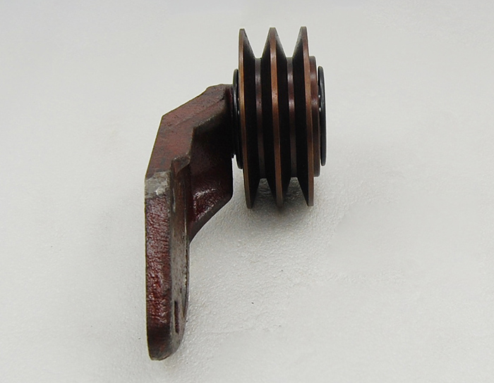 沃尔沃240B风扇皮带涨紧轮